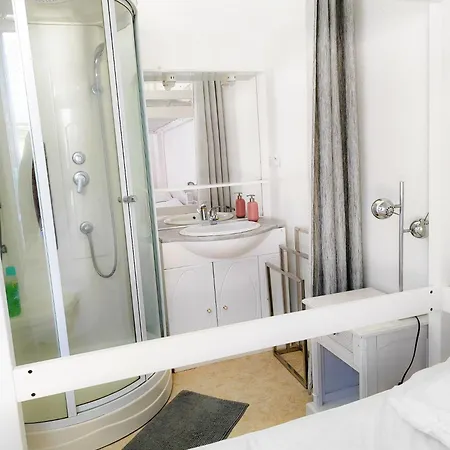 Le Beau Site Chaleureux Et Lumineux A Pieds