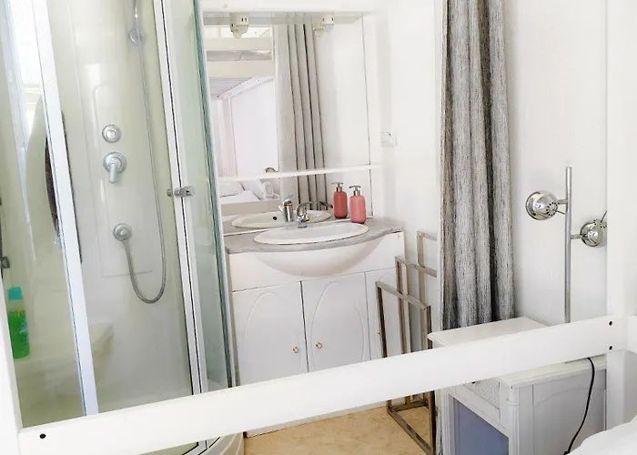 Le Beau Site Chaleureux Et Lumineux A Pieds